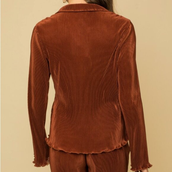 Gilli Cinnamon Plisse Hem Satin Blouse and Pant Lettuce Hem Set Size Medium - Picture 3 of 16